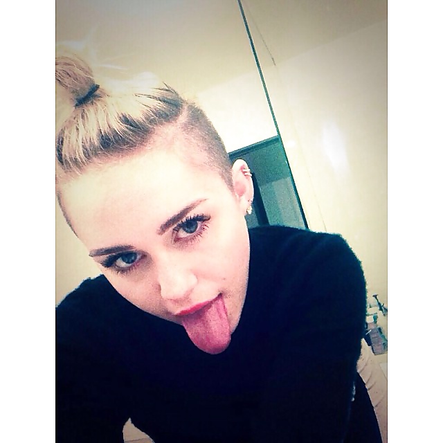 Miley Cyrus Ultimative Cumbucket #32110922