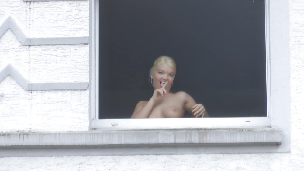 Aus den fenster abgespritzt
 #34103661