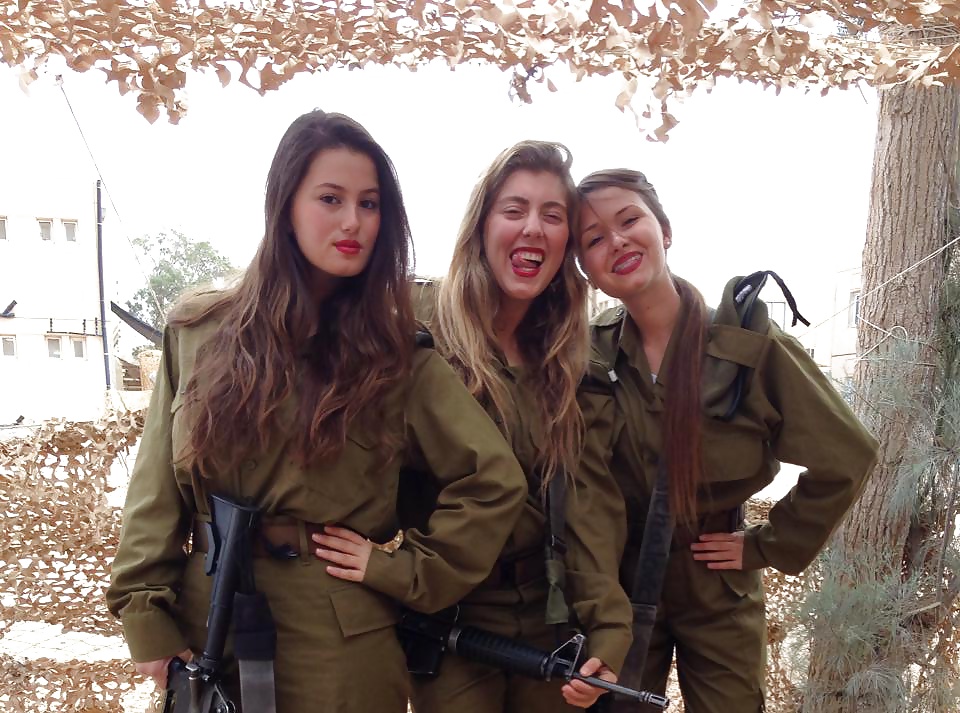 胸の張ったイスラエル人女性
 #25997566