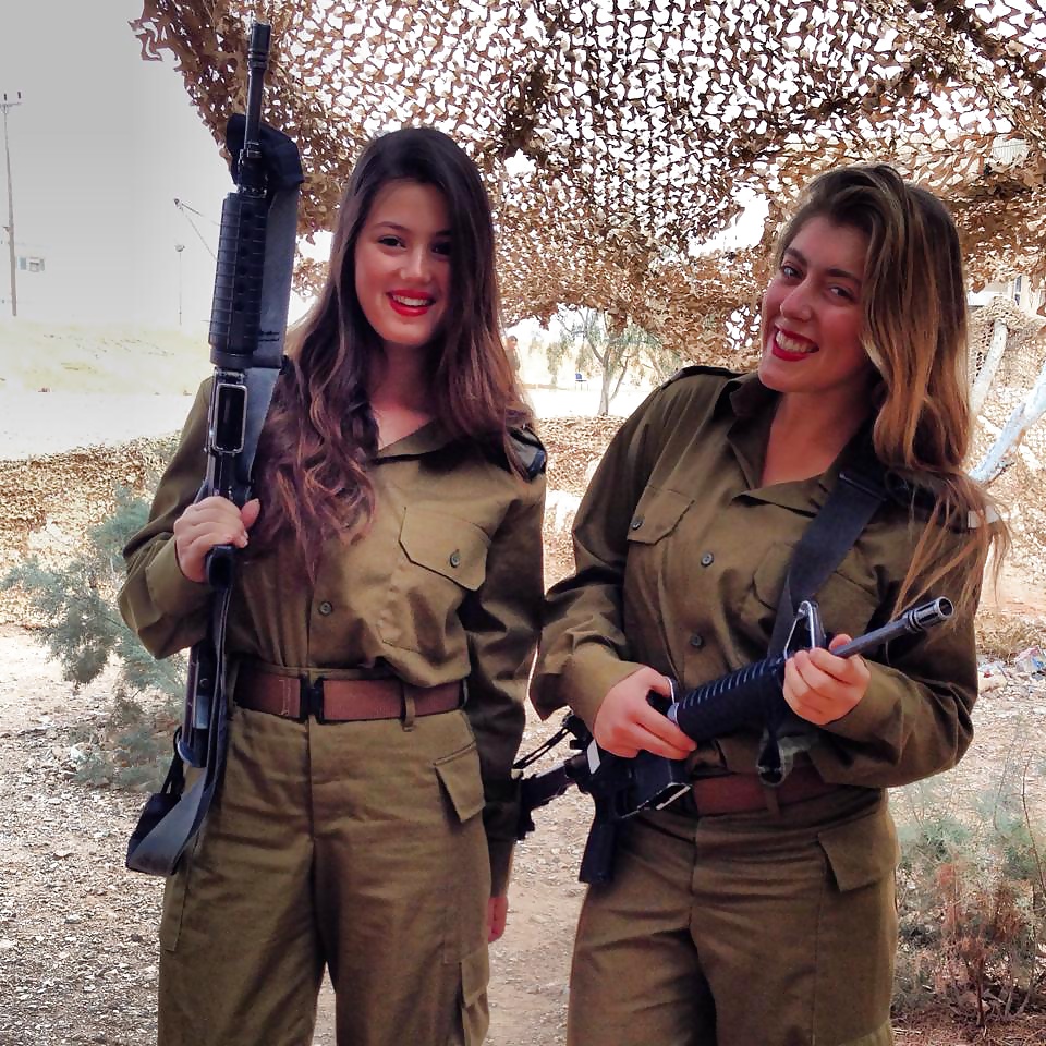 胸の張ったイスラエル人女性
 #25997581