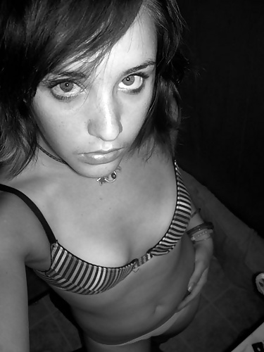 シャワーを浴びる私
 #29652038