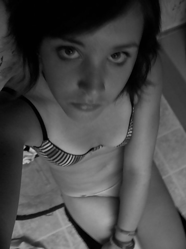 シャワーを浴びる私
 #29652050