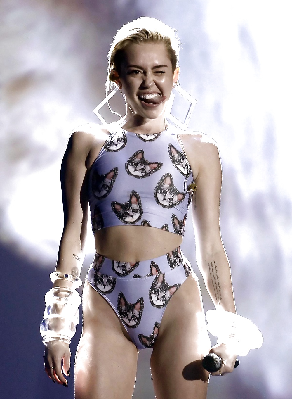 Miley cyrus
 #32683869