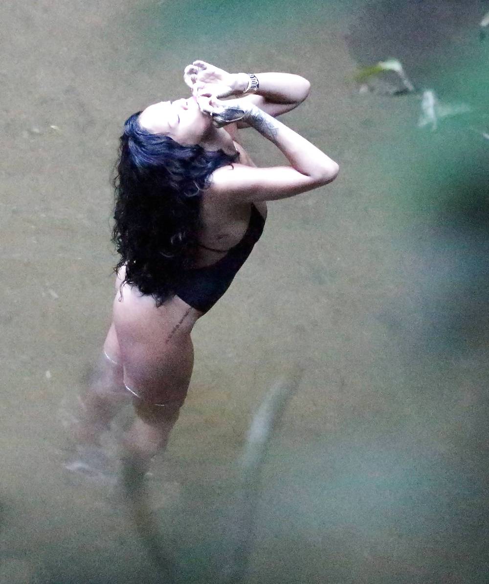 Rio de janeiroでのRihannaの水着写真 
 #24214200
