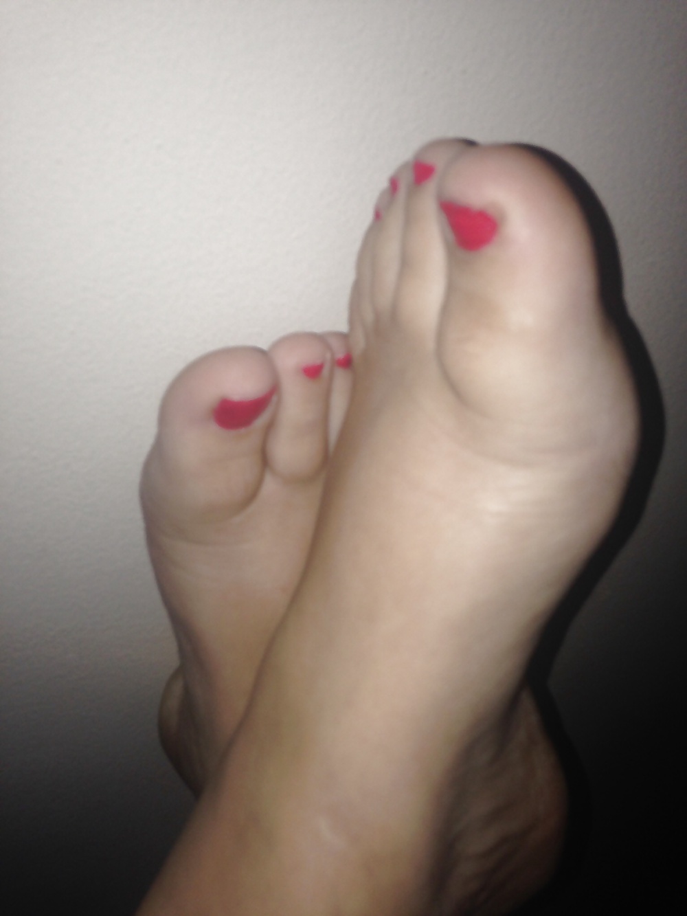 妻のセクシーなフェラチオは、一日中私の足の指を吸っています。
 #30656743