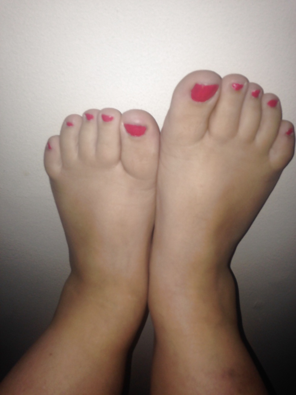 妻のセクシーなフェラチオは、一日中私の足の指を吸っています。
 #30656759