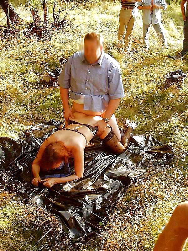 Cuck esposa lene utilizado por varios hombres al aire libre
 #27096585