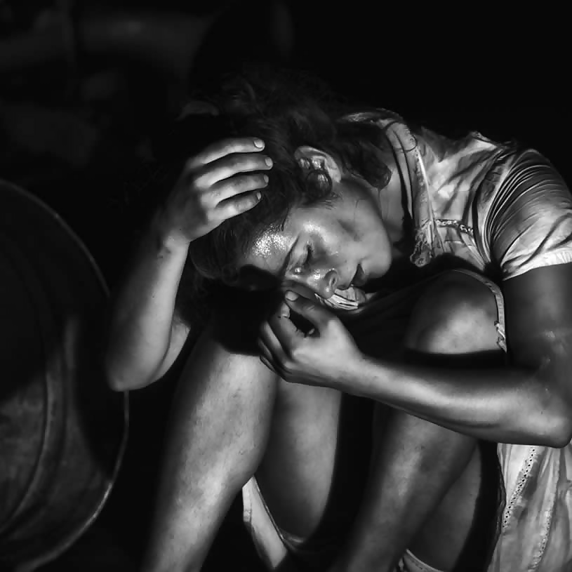 Una mujer.... 
 #33044440