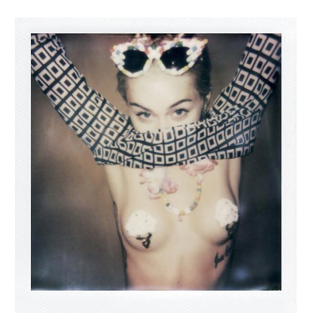 Miley cyrus nuda
 #40868659