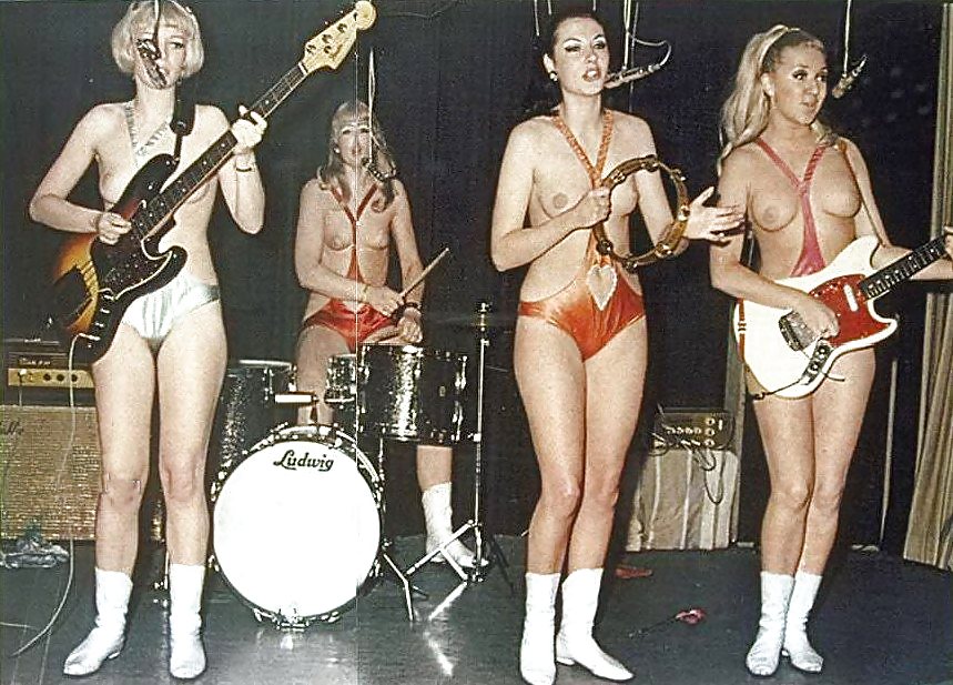 Ladybirds - 60's Girls with Guitars #23132367
