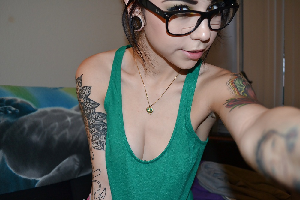Unknown pretty tatooed girl #33594908