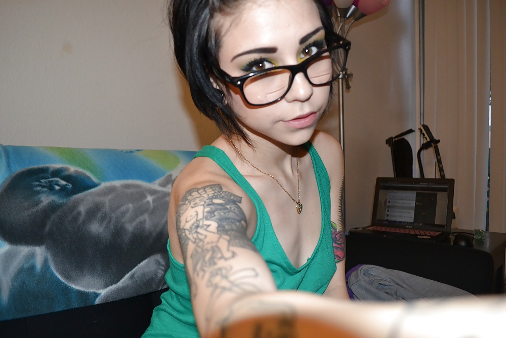 Unknown pretty tatooed girl #33594911