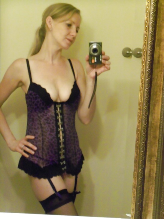 金髪の素人女性
 #27164561