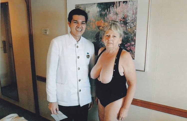 Showing her tits to the room service and the passing boaters #23203528