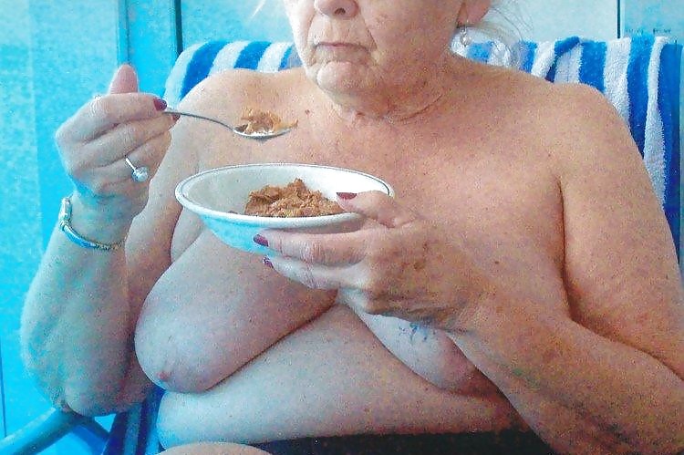 Showing her tits to the room service and the passing boaters #23203589