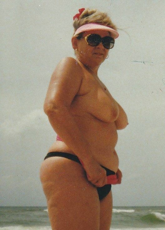 Showing her tits to the room service and the passing boaters #23203601