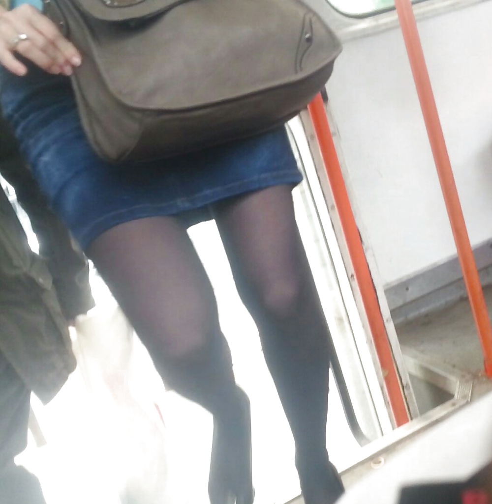 Espion Pieds, Le Cul, Le Visage, Les Jambes Et Le Nylon En Bus Romanian #29118197