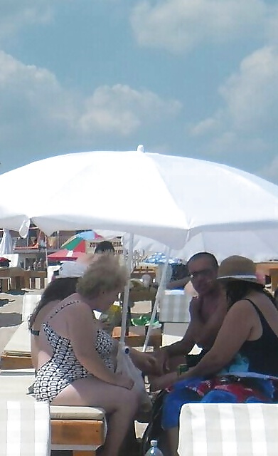 Spy grande maturo spiaggia estate romeno
 #25930862