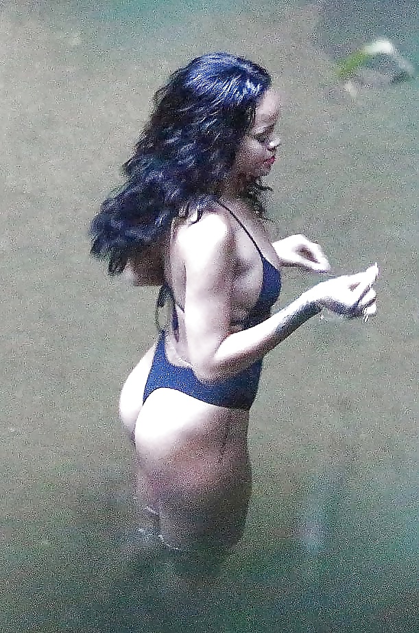 Lassen Sie Uns über .. Rihanna Ass (genießen Und Kommentar) Abspritzen #26085431