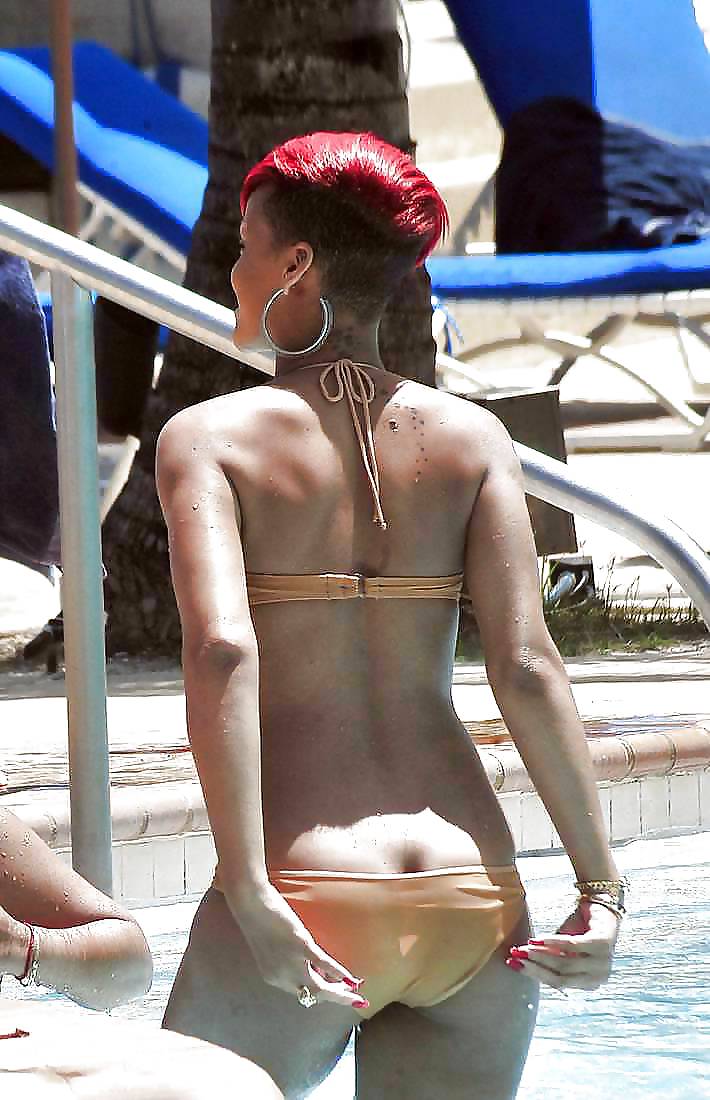 Lassen Sie Uns über .. Rihanna Ass (genießen Und Kommentar) Abspritzen #26085494