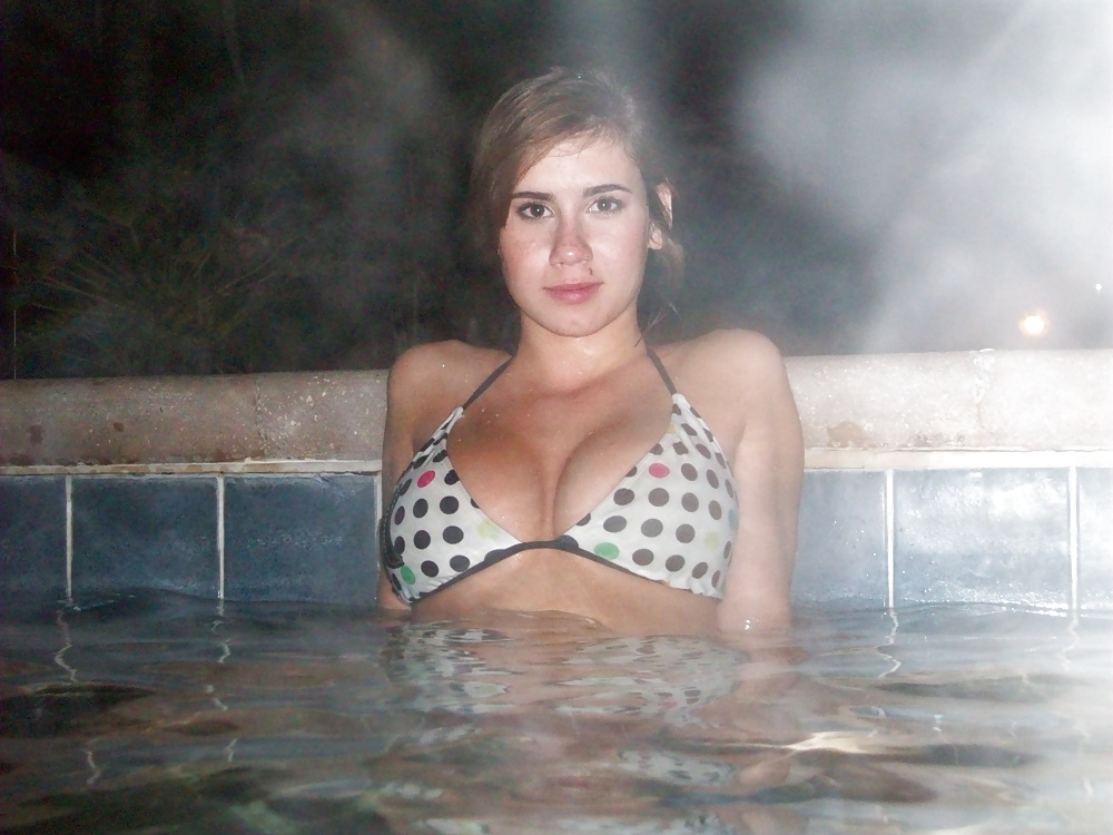 Grande seno nella jacuzzi - camera persa
 #35291611