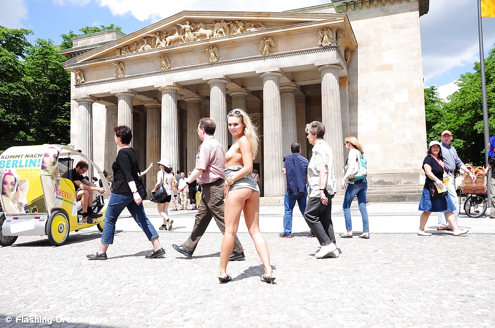 Nude Public Dans Berlin 3 #40040035