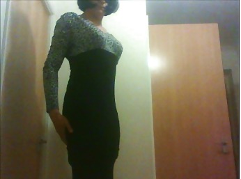 女装したヤリマンが新しいドレスを見せる
 #23021972