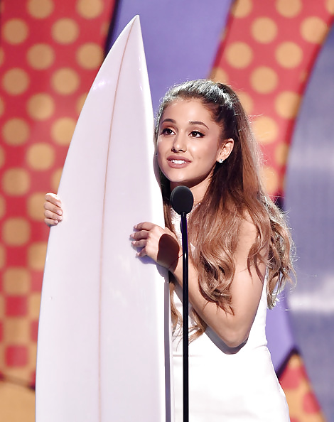Ariana grande a teen choice awards 
 #28319134