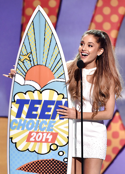 Ariana grande a teen choice awards 
 #28319158