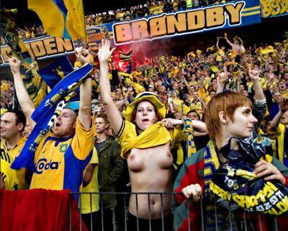 Football fans flashing tetas de aficionadas #36304914