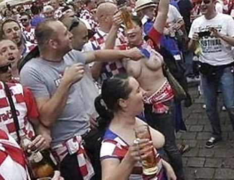 Tifosi di calcio che lampeggiano tetas de aficionadas
 #36304920