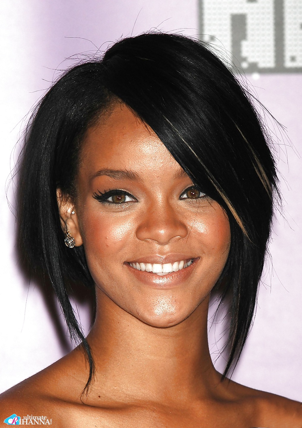 Rihanna #40128400