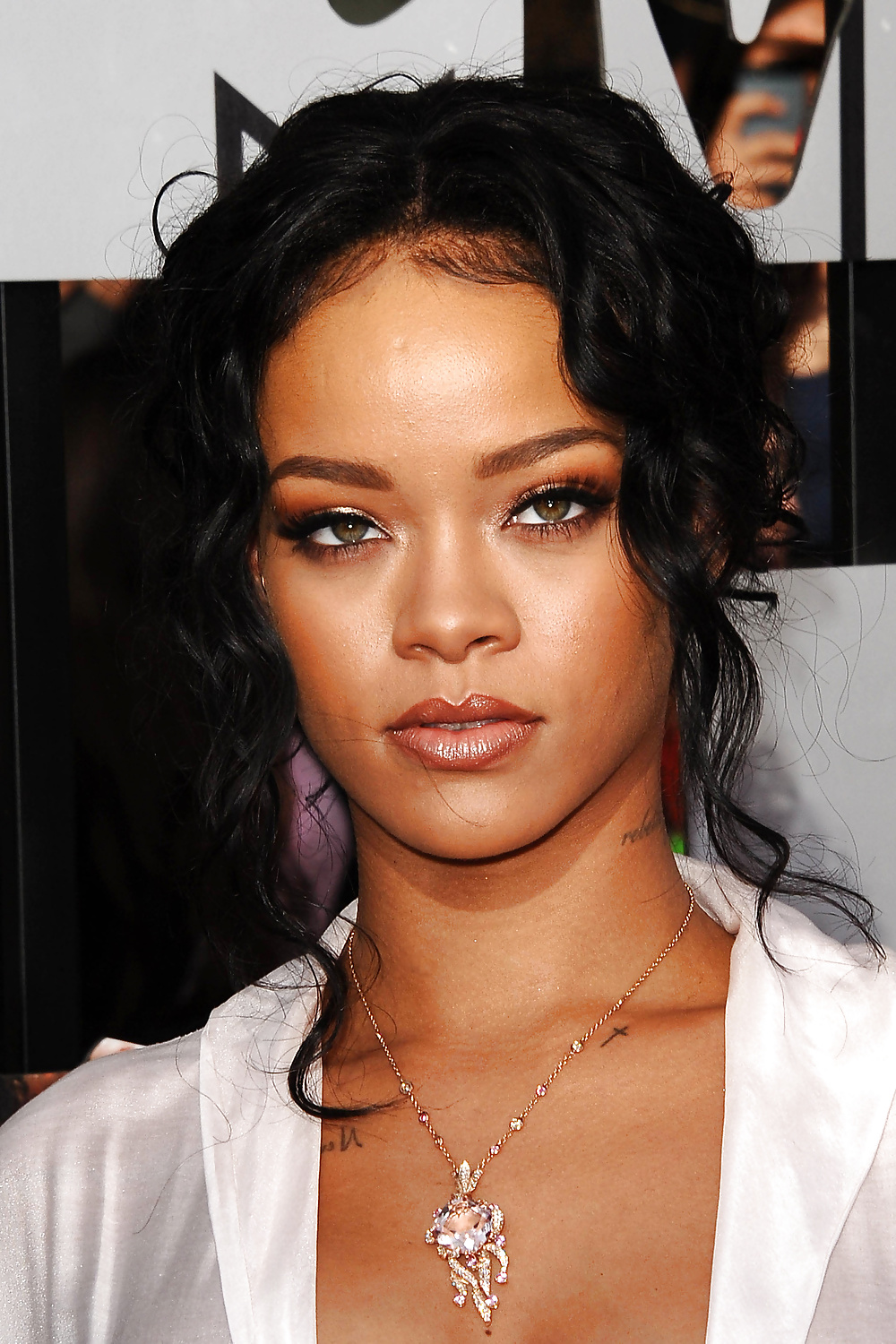 Rihanna
 #40128723