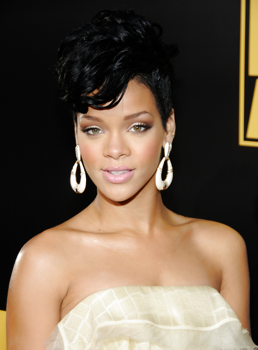 Rihanna
 #40128948