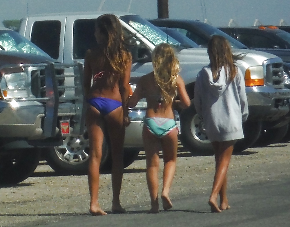 Teen bikini ass & butts at the pool  #28075794