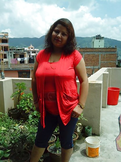 Sexy Maman Nepali Rosani Avec Ses Seins énormes #39658041