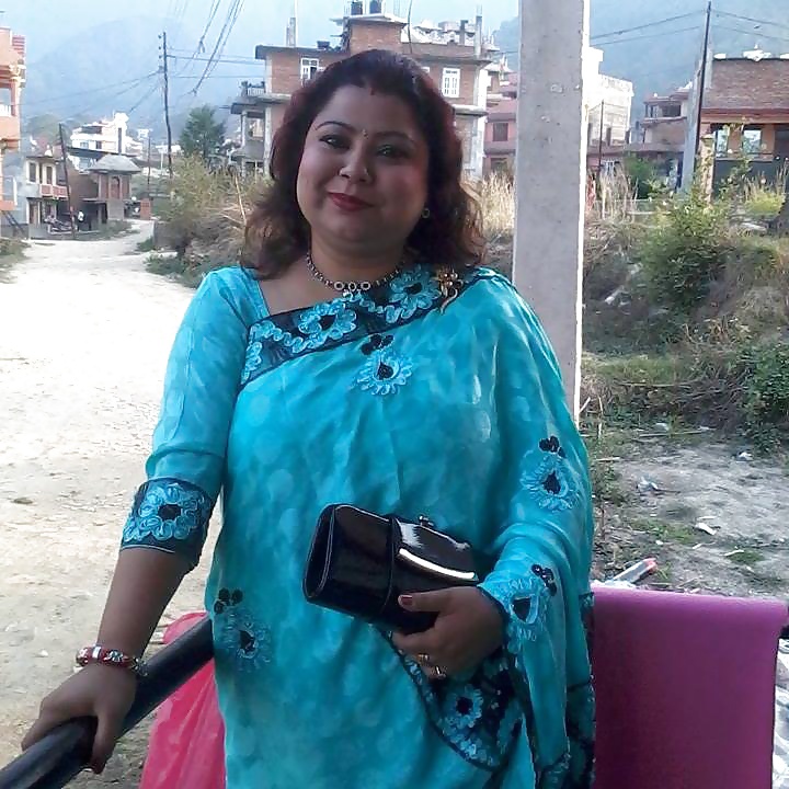 Sexy Maman Nepali Rosani Avec Ses Seins énormes #39658052