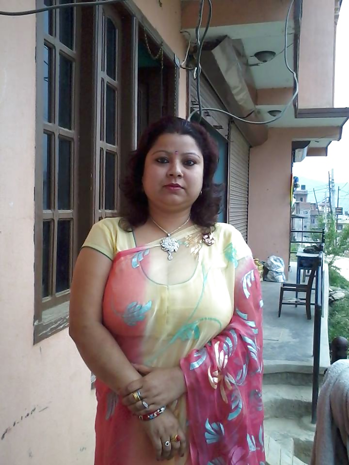 Sexy Maman Nepali Rosani Avec Ses Seins énormes #39658075