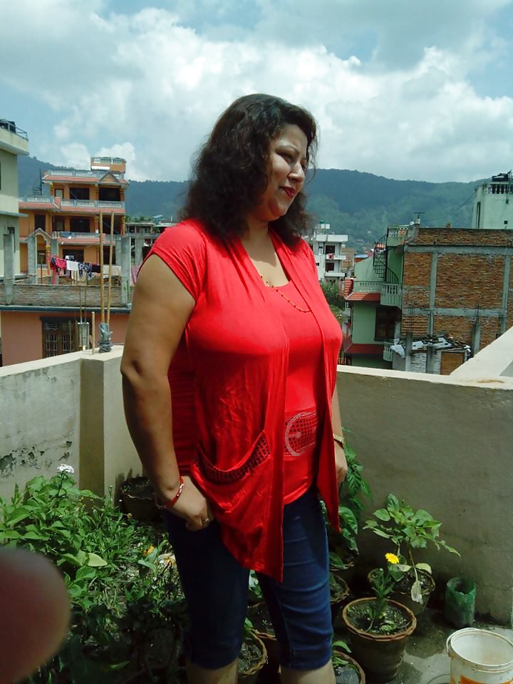 Sexy Maman Nepali Rosani Avec Ses Seins énormes #39658082