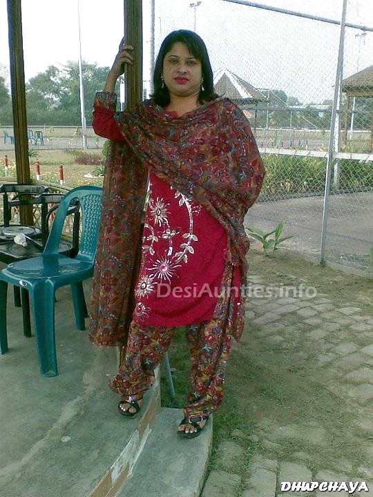 Bangladeshi aunty photos with her babes #26104051