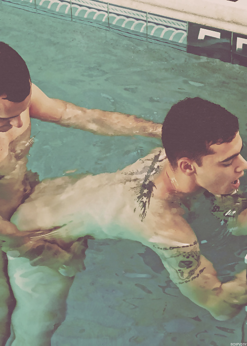 Sesso gay in piscine o vasche idromassaggio
 #40884065