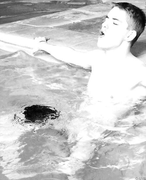 Sesso gay in piscine o vasche idromassaggio
 #40884529