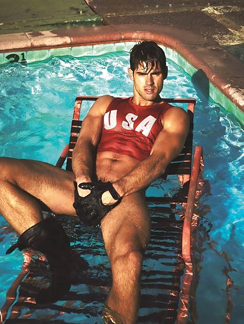 Sesso gay in piscine o vasche idromassaggio
 #40885658