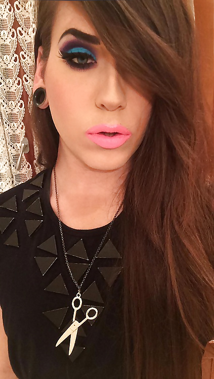 Diese Fembois Sind So Ziemlich Gurls Und Küssbar #38919554