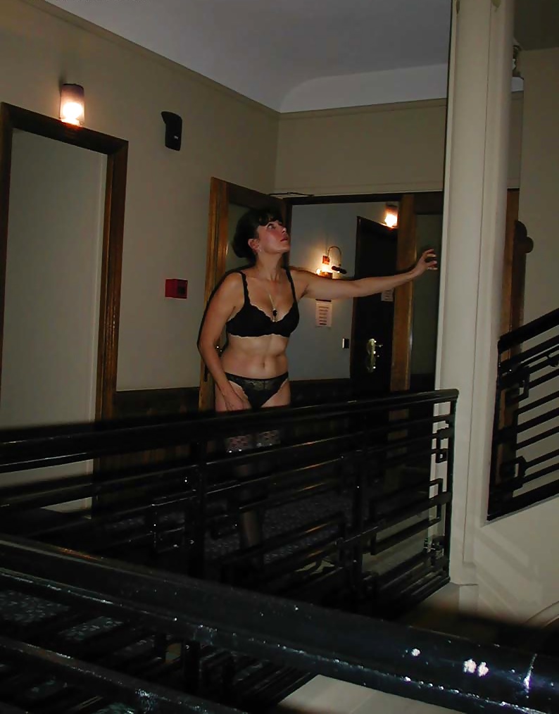 Nadine francesa exhibiéndose en el hotel 2002
 #27099187