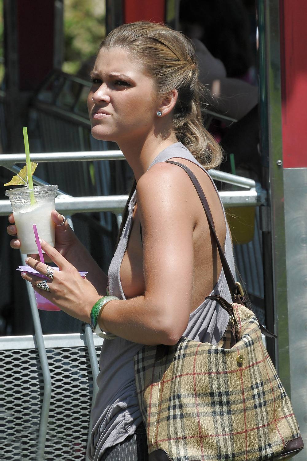 Candids - Braless Et Plus #40962646