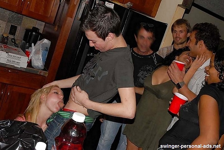 Amateur Party Fucking Blowjobs Bi Wives #33292631