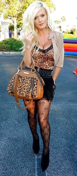 Bimbo caliente vestida 
 #39402049