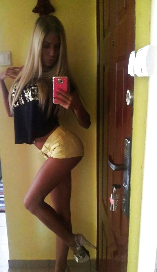 Bimbo caliente vestida 
 #39402092