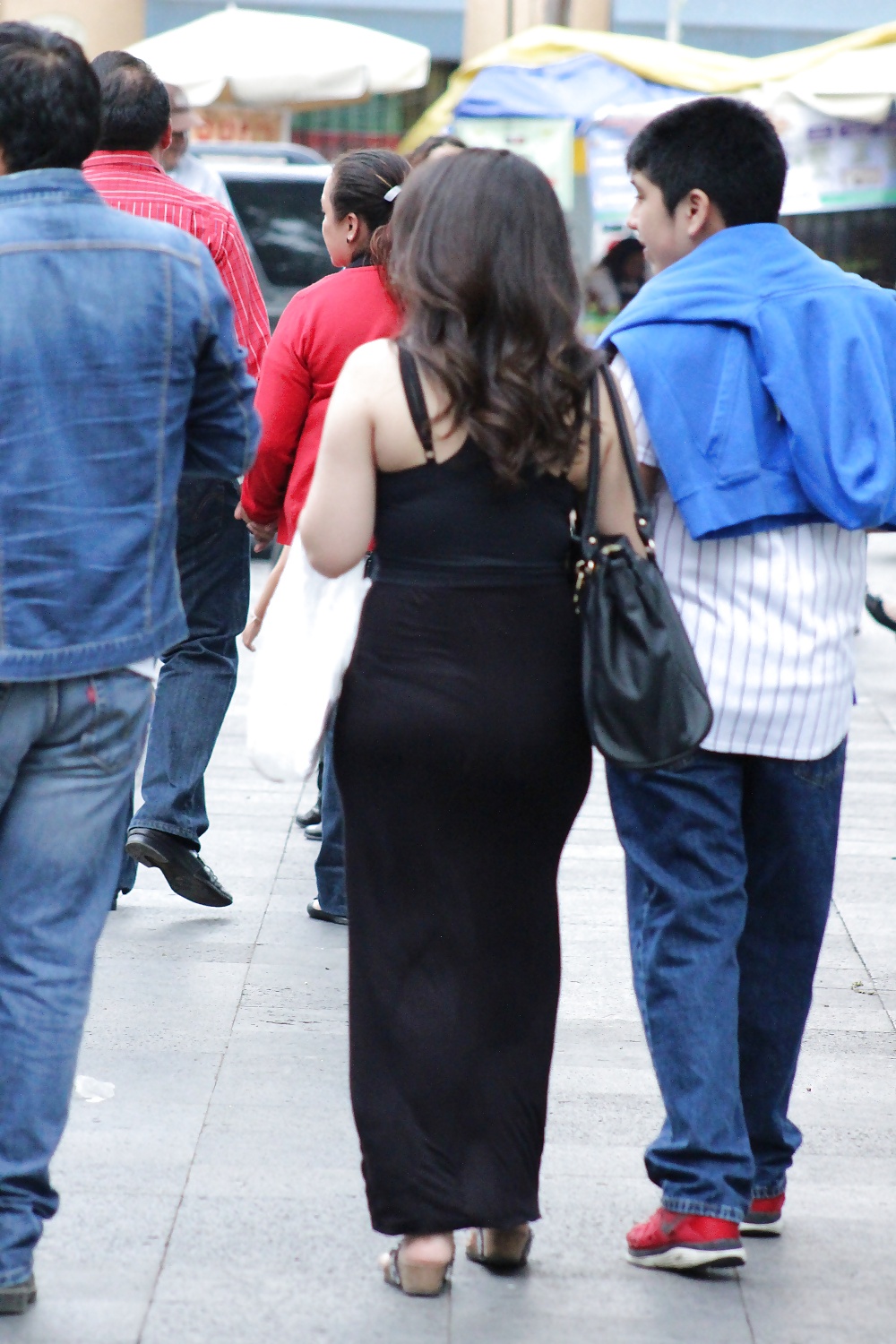 Vestido negro (marcando)
 #30289890